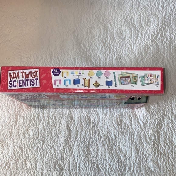 Just Play Ada Twist Deluxe Create-A-Lab Playset, STEM Toy Figures and Playsets - Picture 4 of 4